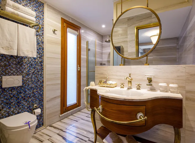 Royal, Suite, King and Twin Beds, Romance Istanbul Hotel 3/4