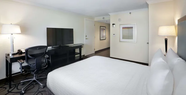 غرفة قياسية بسرير كوين لذوي الإعاقة، The Verve Hotel Boston Natick, Tapestry Collection by Hilton 3/5