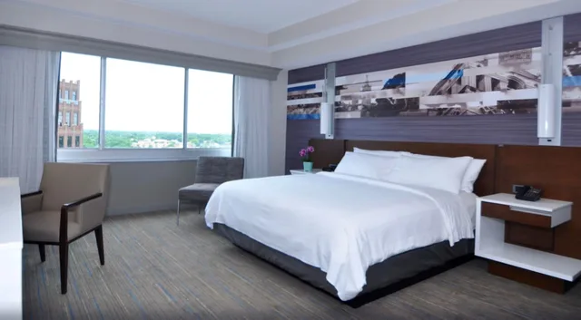 غرفة بسرير كينج، Kansas City Marriott Country Club Plaza 4/8