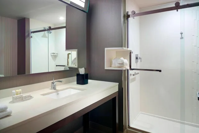 غرفة بسرير كوين، Courtyard By Marriott Lagrange 4/6