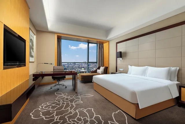 غرفة قياسية بسرير كينج في طابق مرتفع، CROWNE PLAZA YICHANG 1/9