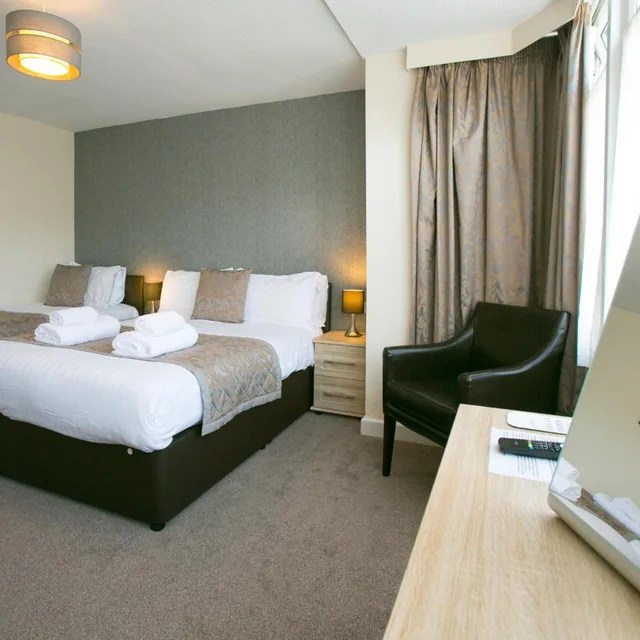غرفة قياسية ثلاثية، The Auckland Hotel 1/4