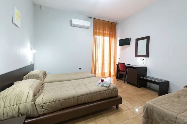 غرفة ثلاثية، Hotel del Sole Pompei 1/3