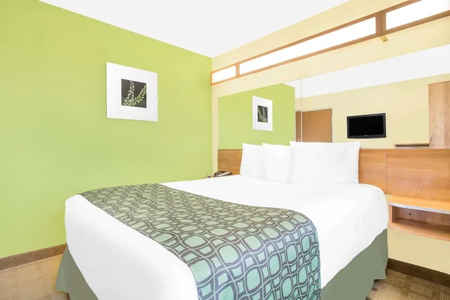 جناح بسرير كوين لذوي الإعاقة، Microtel Inn Suites By Wyndham Tuscumbia Muscle Shoals 2/10