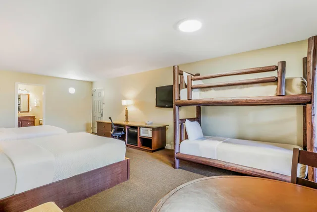 جناح بسريرين كوين، Days Inn By Wyndham Golden 2/4
