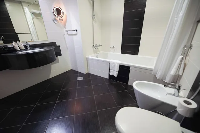 Deluxe, Suite, King Bed, 2 Bathrooms, Grand Villaggio Hotel Abu Dhabi 4/5