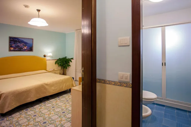 غرفة بسرير كوين، Hotel Amalfi 3/5