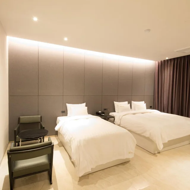 Suite, The Empress Hotel 1/10
