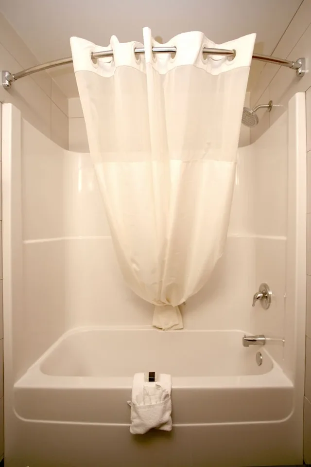 غرفة قياسية بسرير كوين، Foxwood Inn & Suites 2/2