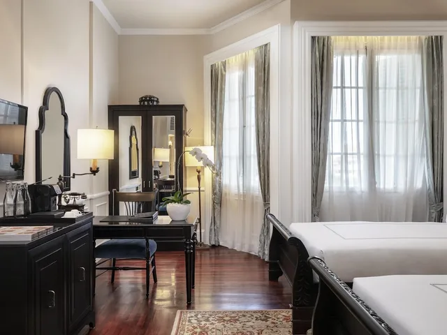 Landmark, Suite, Raffles Hotel Le Royal 9/10