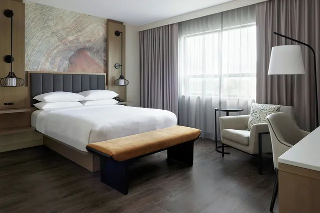 غرفة بسرير كوين، Kingston Market Square Hotel 1/6