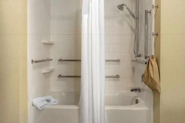 غرفة قياسية بسرير كينج، Holiday Inn Express Suites Clarion 3/3