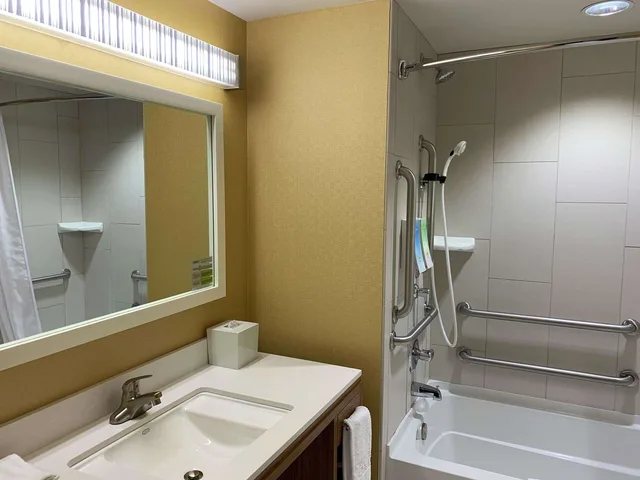 جناح استوديو بسرير كوين لذوي الإعاقة، Home2 Suites by Hilton Fort Smith 5/6