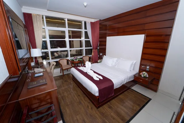 Executive, Suite, Queen Palace Hotel 4/10