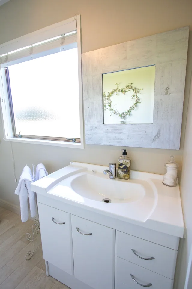 Bordeaux, Queen Bed، Tudor Manor Bed Breakfast 5/5