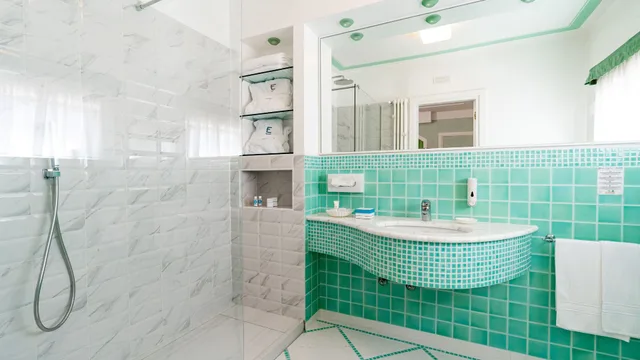 جناح جونيور بسرير كوين، Hotel Estense 7/8
