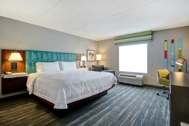 غرفة ديلوكس بسرير كينج، Hampton Inn and Suites by Hilton Guelph 1/3