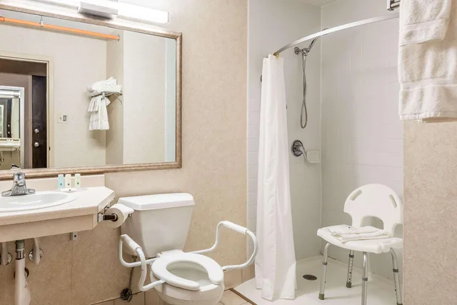غرفة بسرير كوين، Quality Inn and Suites Brainerd MN 4/5