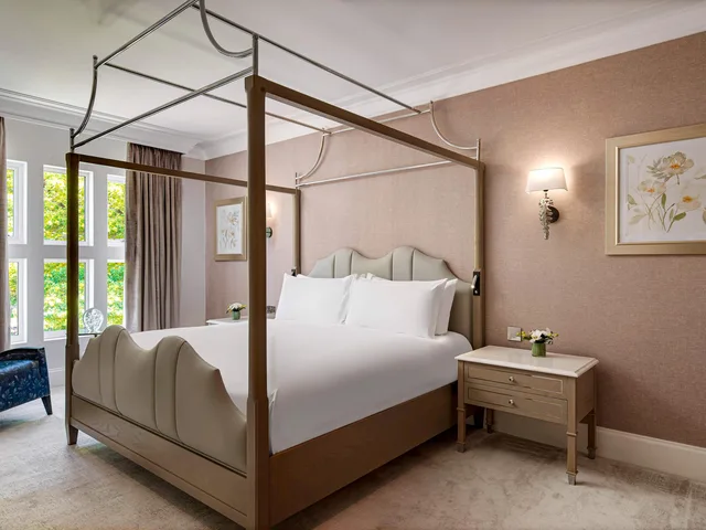 جناح فاخر بسرير مزدوج، Fairmont Windsor Park 1/4