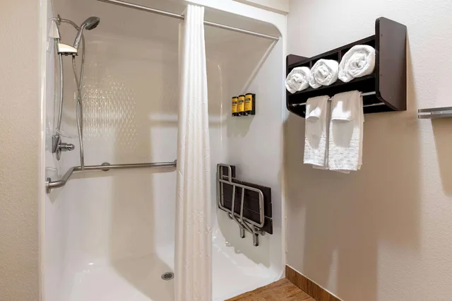 غرفة قياسية بسريرين كوين لذوي الإعاقة، Best Western Plus Greenwood/Indy South Inn 4/4