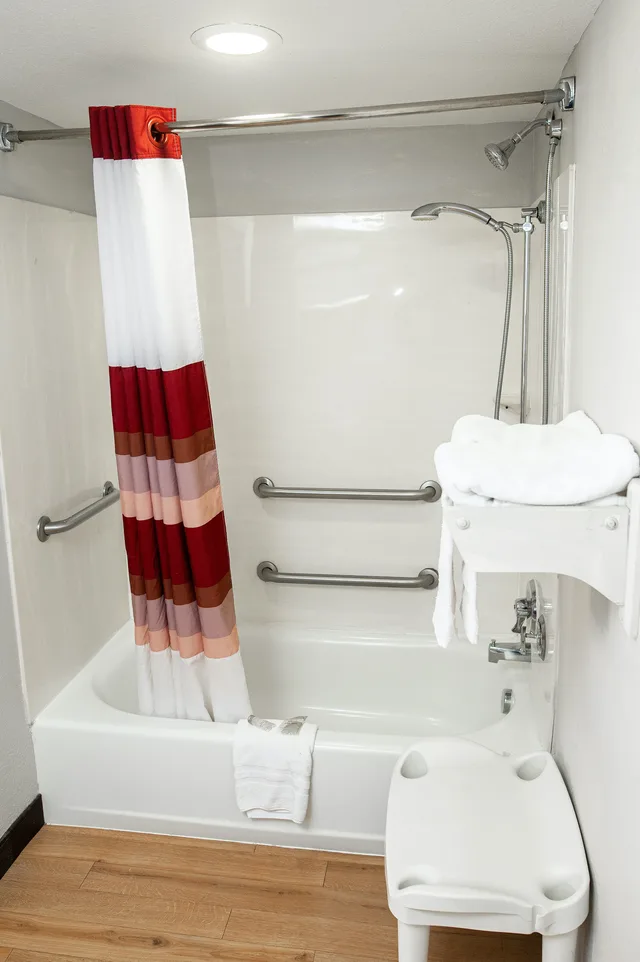 غرفة سوبيريور بسرير كينج لذوي الإعاقة، Red Roof Inn Rochester - Henrietta 5/5