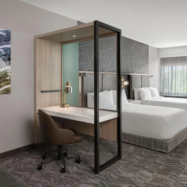 جناح بسريرين كوين مع سرير سحّاب إضافي مع أريكة لذوي الإعاقة، SpringHill Suites Kalamazoo Portage 2/3