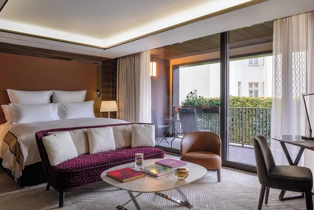 غرفة تنفيذية بسرير كينج بشرفة، Bulgari Hotel Paris 1/10