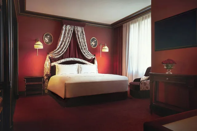 غرفة بسرير كينج بإطلالة على المدينة، L'Escape, a Luxury Collection Hotel, Seoul Myeongdong 1/10