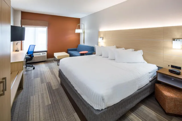 Xtra Space, Standard, King Bed، Holiday Inn Express Cedar Rapids Collins Rd 3/9