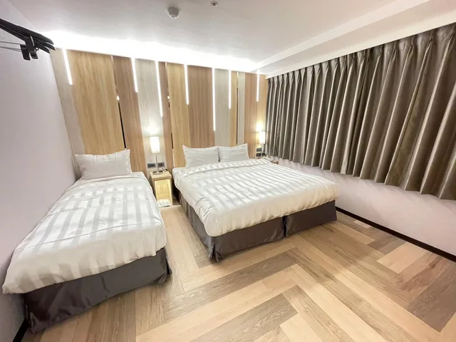 غرفة ثلاثية بسرير كوين وسرير فردي، Silken Hotel 2/2