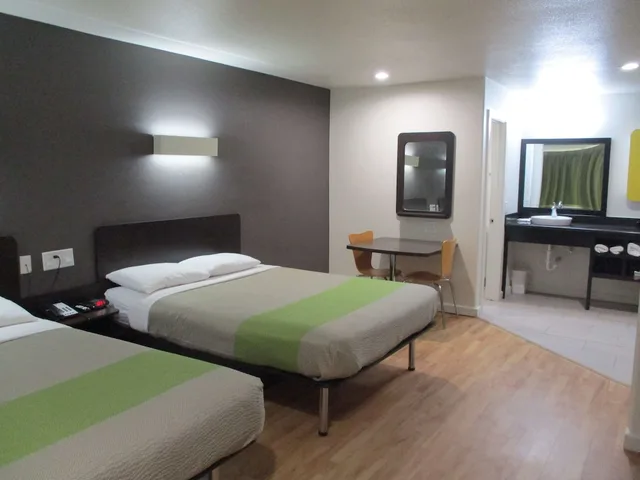 غرفة ديلوكس بسريرين كوين بمطبخ صغير، Studio6 Huntsville, TX 1/10
