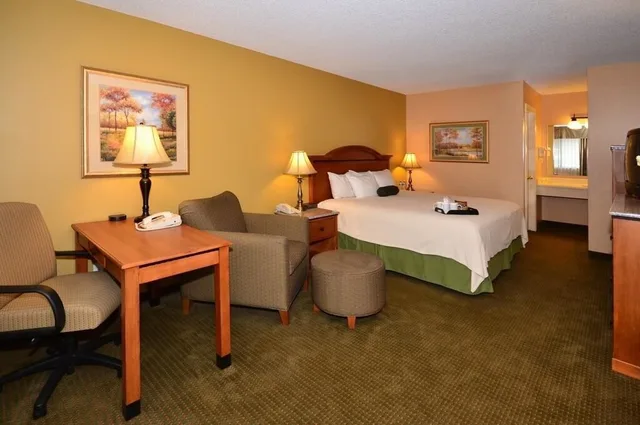 غرفة قياسية بسرير كينج، Best Western Sunrise Inn 3/4