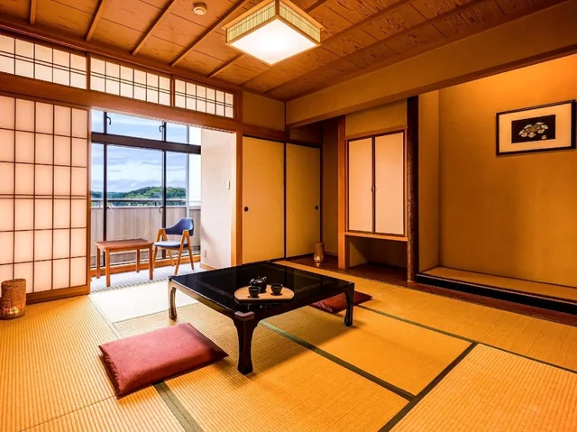 غرفة يابانية اقتصادية بفرشتي فوتون بحوض استحمام، Ooedo Onsen Monogatari Awazu Grand Hotel 2/2