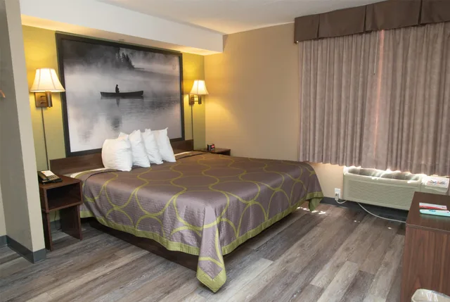 استوديو بسرير كينج، Super 8 By Wyndham Mississauga 1/3