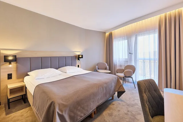 غرفة كلاسيكية بسريرين منفصلين مع سرير إضافي، Hotel Aurora Family Spa 7/10