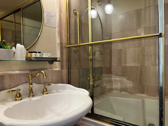 Deluxe, King Bed, The Sterling Hotel 6/9