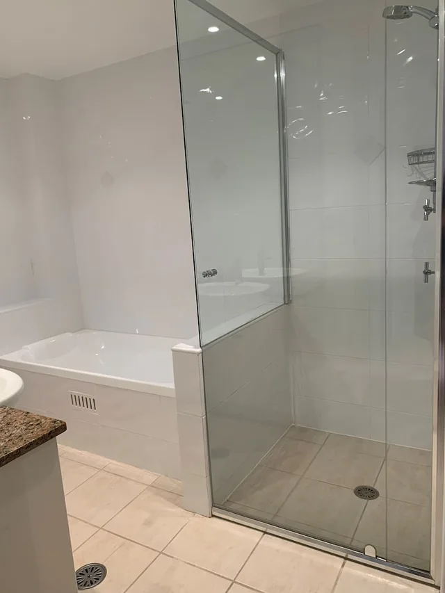 شقة بسريرين منفصلين وسرير كينج بإطلالة على المدينة بغرفتي نوم، Northpoint Apartments 5/7