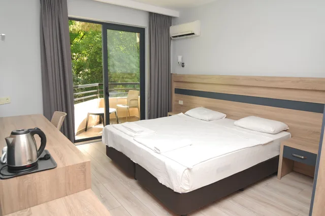 Standard, Queen Bed, Club Palm Garden Keskin 2/9