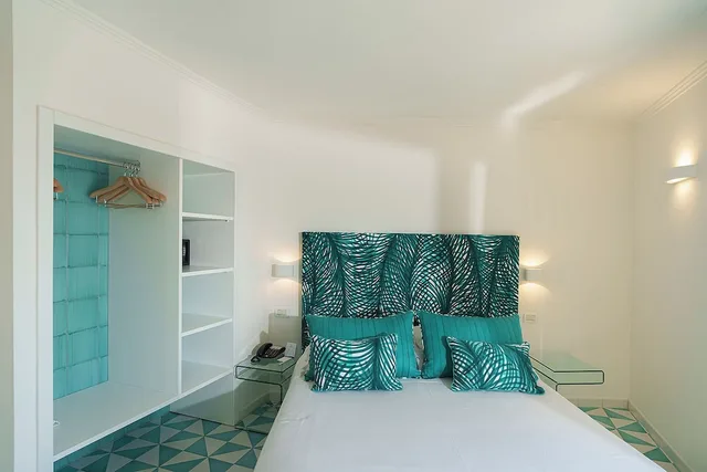 Superior, 2 Double Beds, Continental Mare 4/7