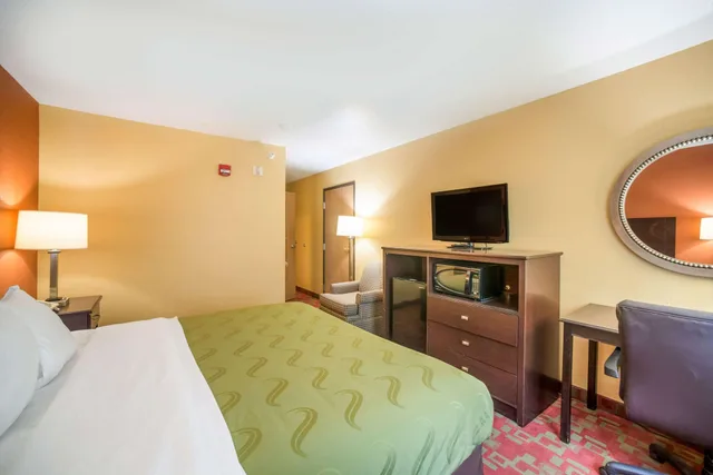 غرفة بسرير كينج لذوي الإعاقة، Quality Inn O'Fallon IL - St. Louis 2/10