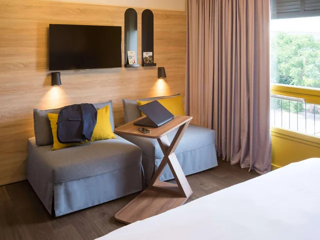Standard, Double Bed, 2 Sofa, Ibis Styles Carcassonne La Cite 5/10