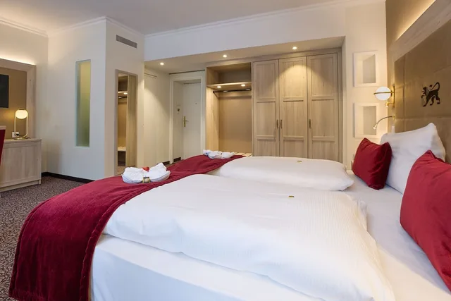 Deluxe, Queen Bed, HOTEL ST GOTTHARD 1/5