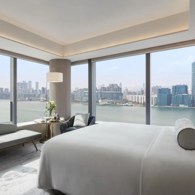 غرفة ديلوكس بسرير كينج بإطلالة على المرفأ مع دخول الصالة، Hyatt Centric Victoria Harbour 3/7