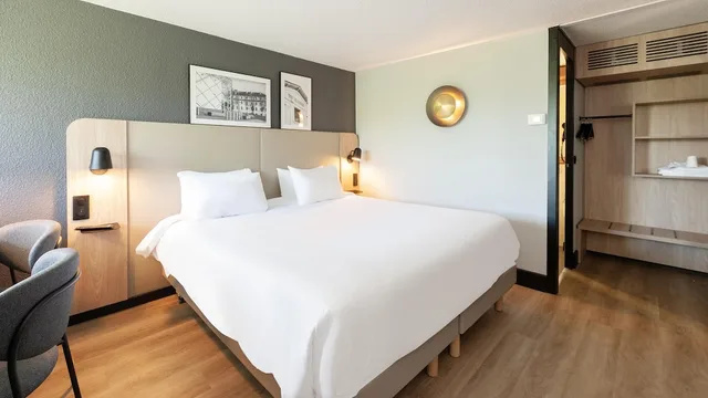 غرفة سوبيريور بسرير كينج، CAMPANILE EPONE 2/4