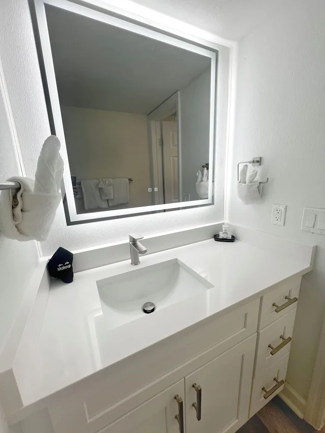 Suite, 2 Double Beds, Beach Front, Balcony، Lani Kai Beachfront 9/10