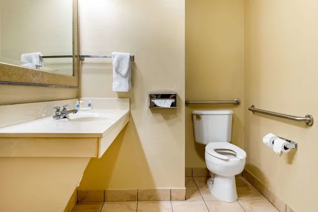 غرفة قياسية بسرير كينج، Quality Inn Jacksonville Near I-72 4/4