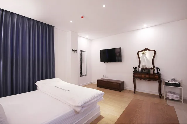 Premium, Queen Bed, Hotel Insomnia 6/10