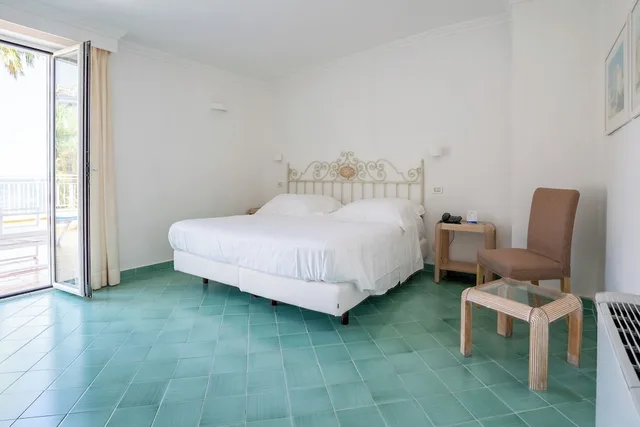 Superior, 2 Double Beds, Continental Mare 2/7