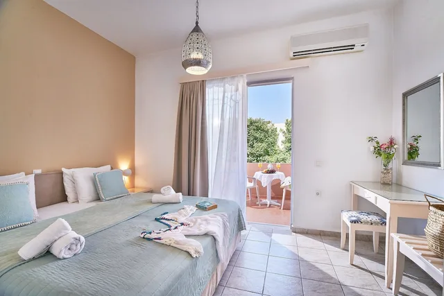 Apartment, King Bed, Sofa, Balcony, Ground Floor, Solon Apartments 2/10