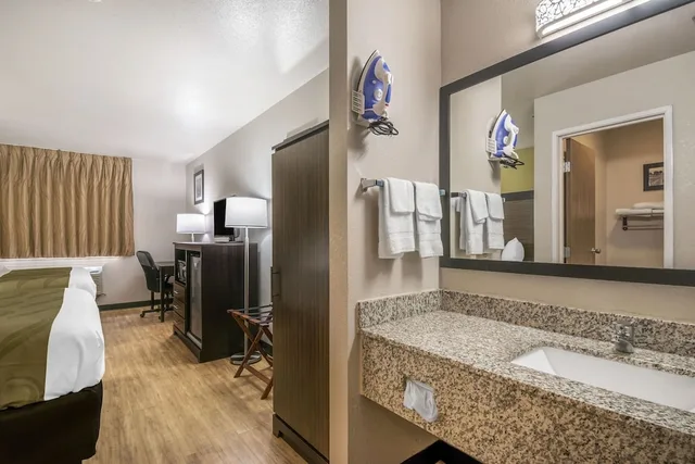 Deluxe, King Bed, Motel6 Lancaster, PA 5/7